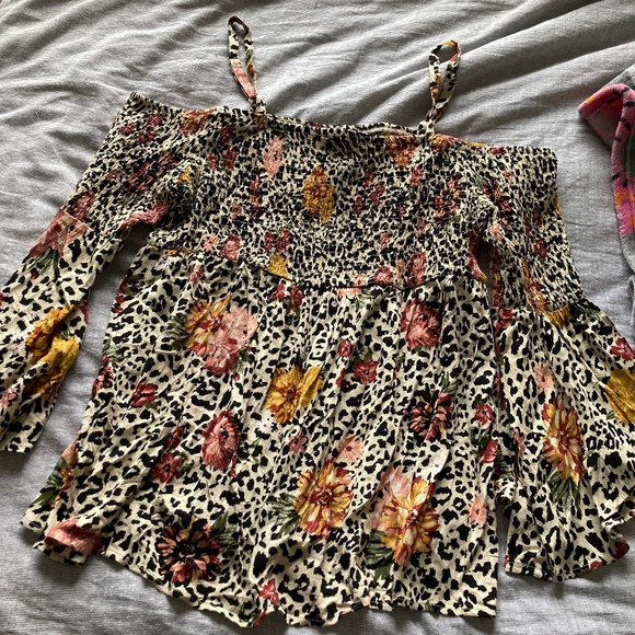 Leopard and floral cold shoulder top - Picture 1 of 2